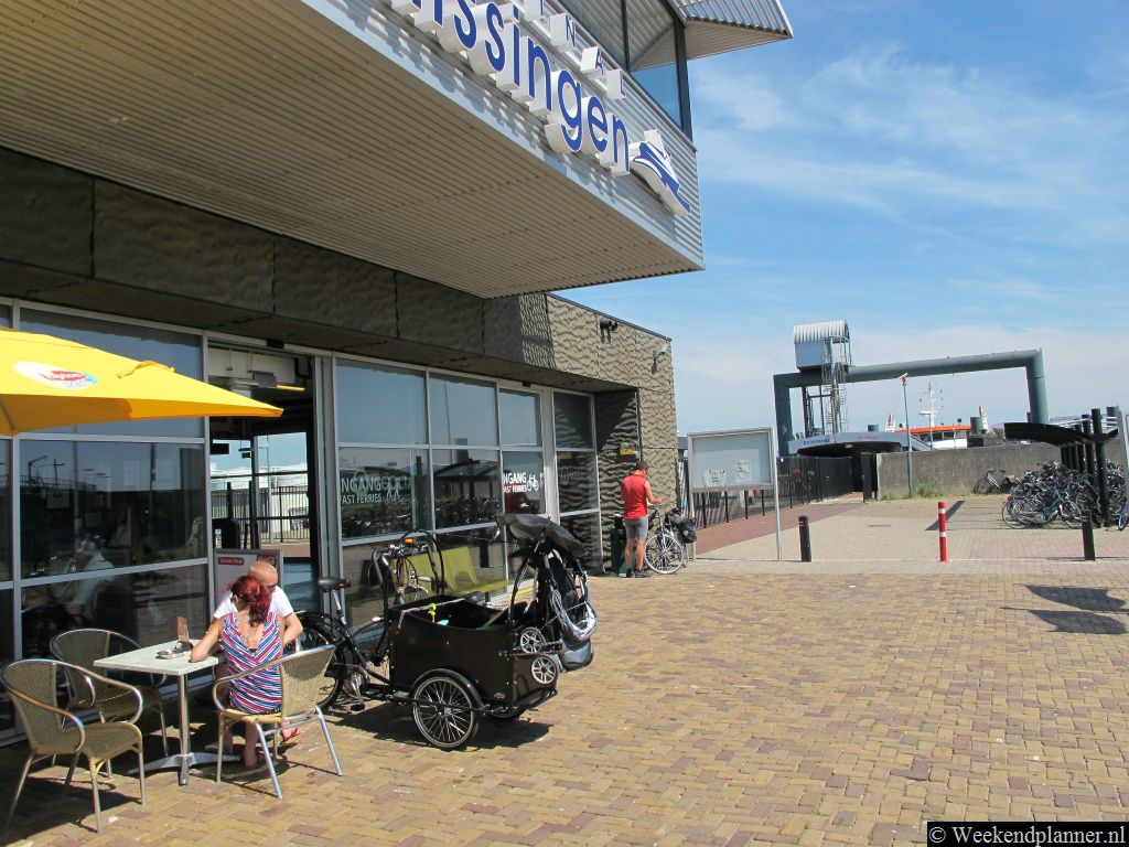 Naast het station is de terminal voor de veerboot naar Breskens. Tips: De veerboot van Vlissingen naar de badplaats Breskens.